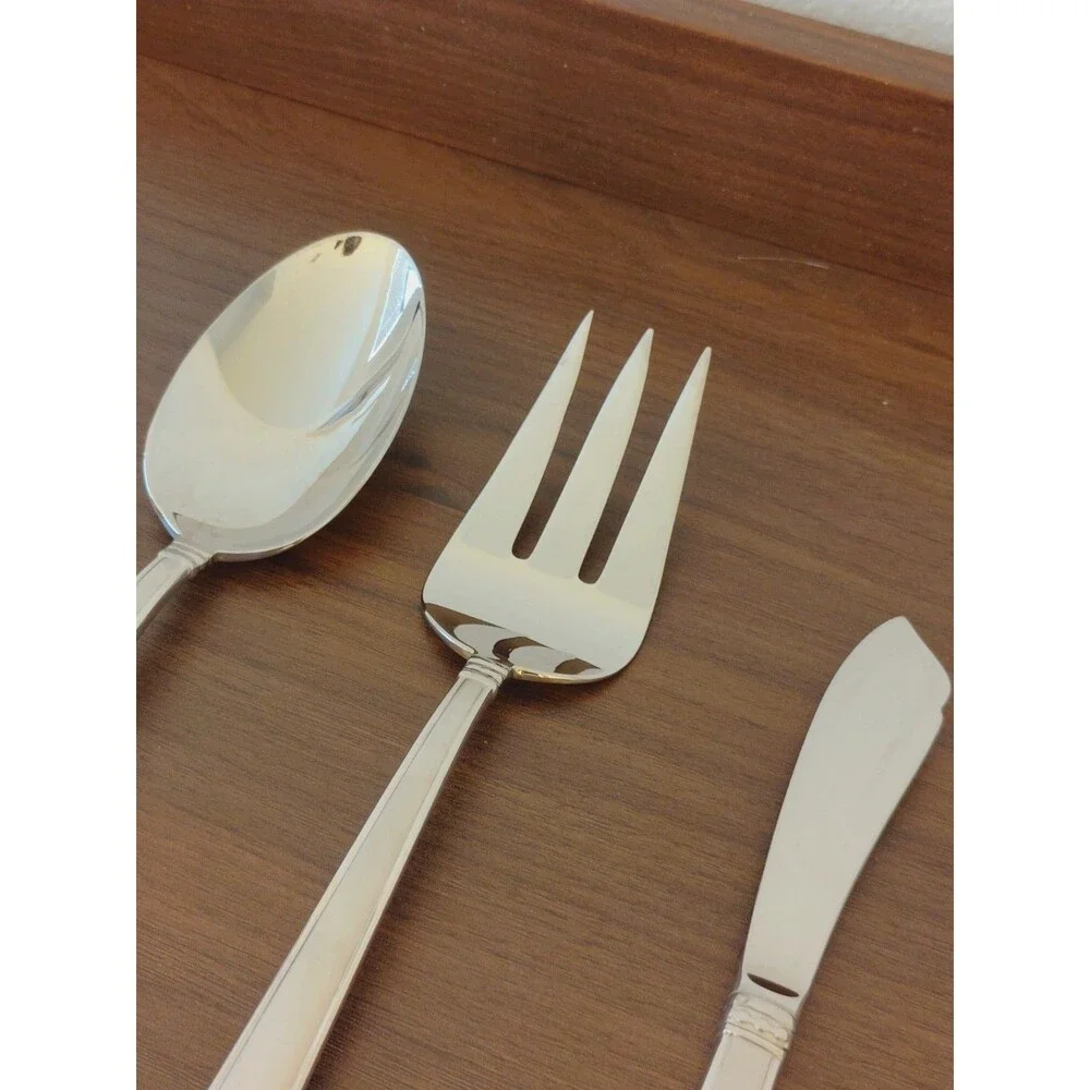 Lenox set serving